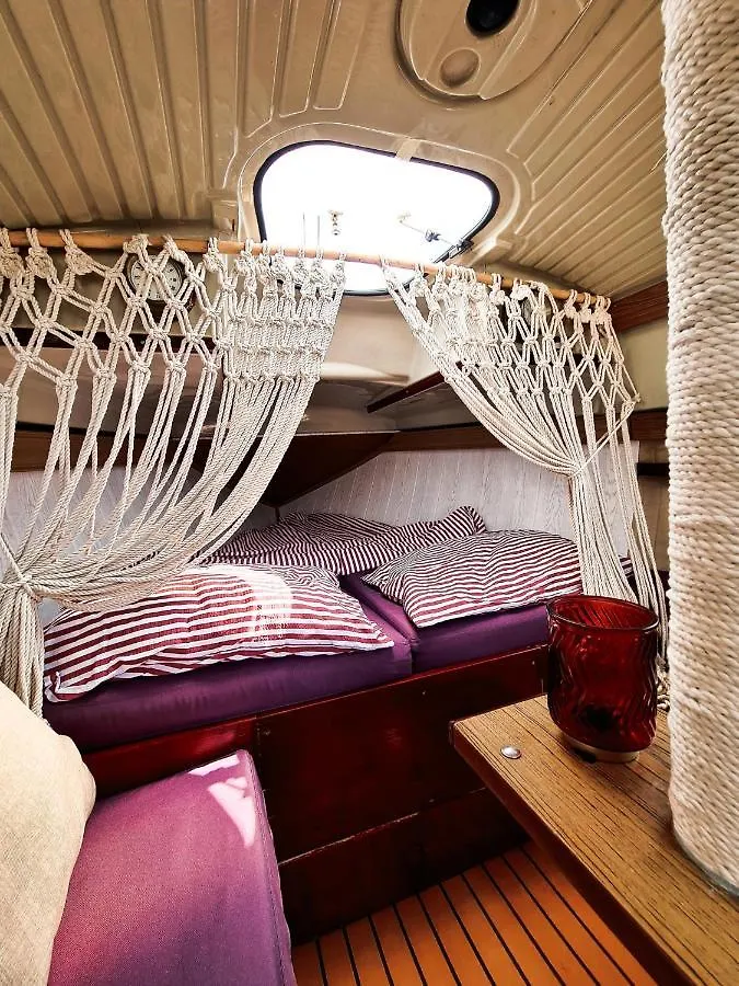 Boat & Night Keep Cool Hotel Sarafovo